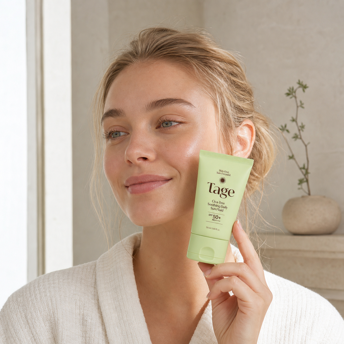 [Tage] Cica-Tree Soothing Daily Sun Fluid 50ml - Nordic person lifestyle PDP image