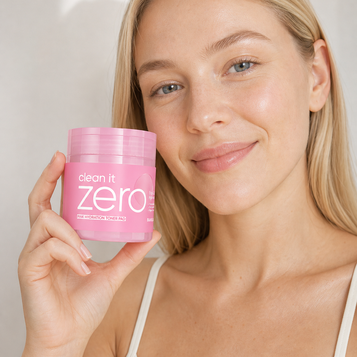 [Banilaco] Clean it Zero Pink Hydration Toner Pads 70ea - Nordic person lifestyle PDP image