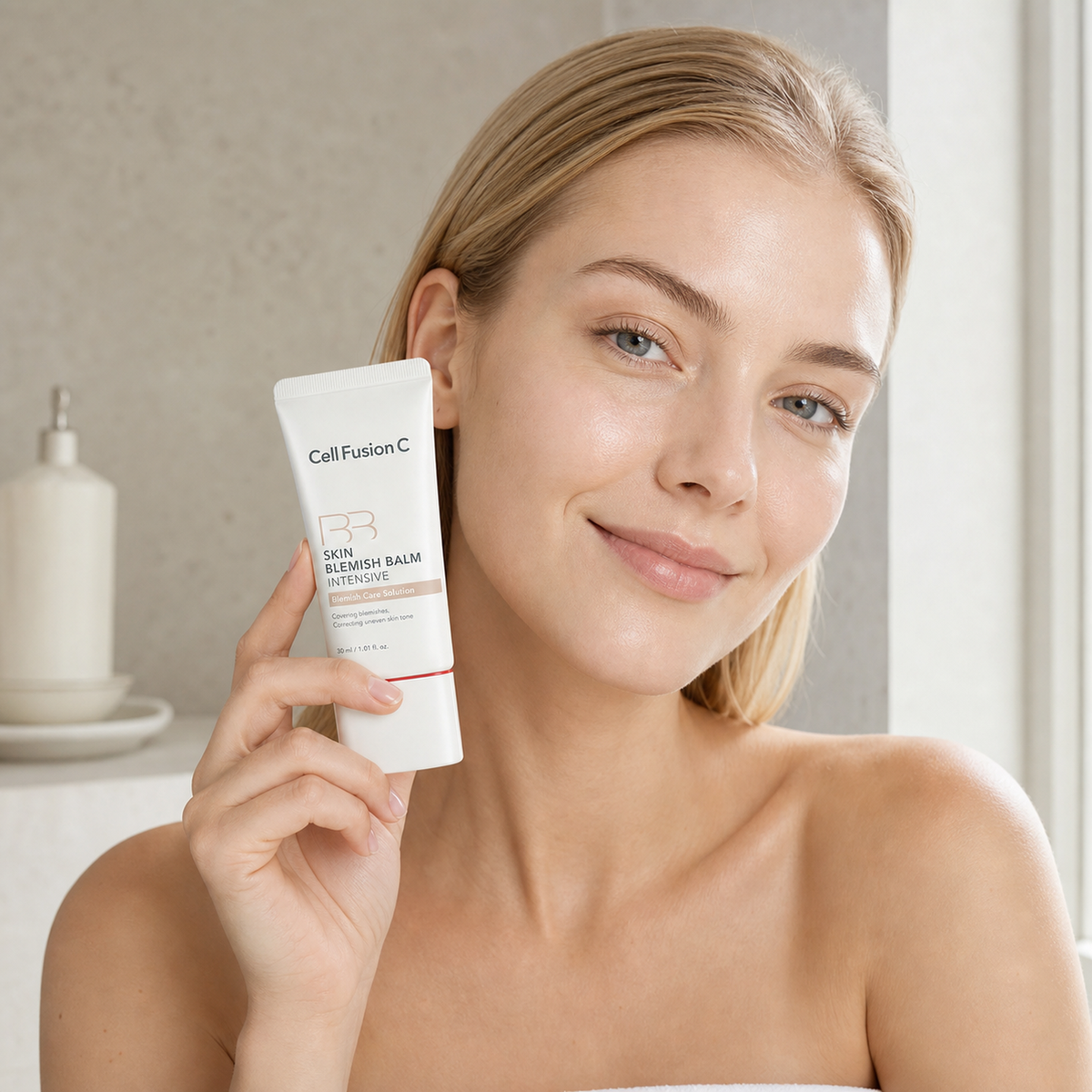 [CellFusionC] Skin Blemish Balm Intensive 30ml - Signature Beige_MX - Nordic person lifestyle PDP image