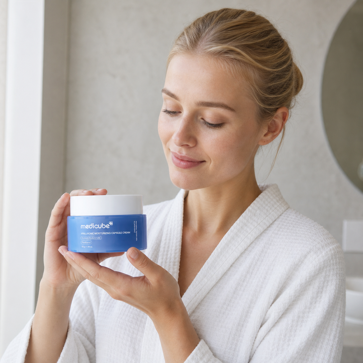 [Medicube] Hyaluronic Moisturizing Capsule Cream 55g - Nordic person lifestyle PDP image