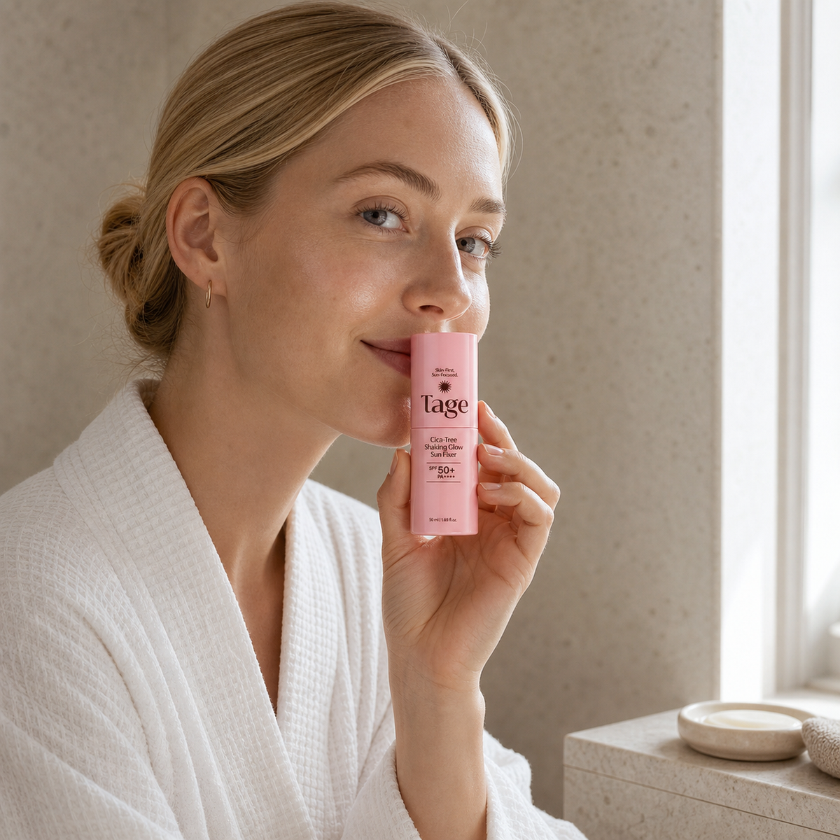 [Tage] Cica-Tree Shaking Glow Sun Fixer 50ml - Nordic person lifestyle PDP image