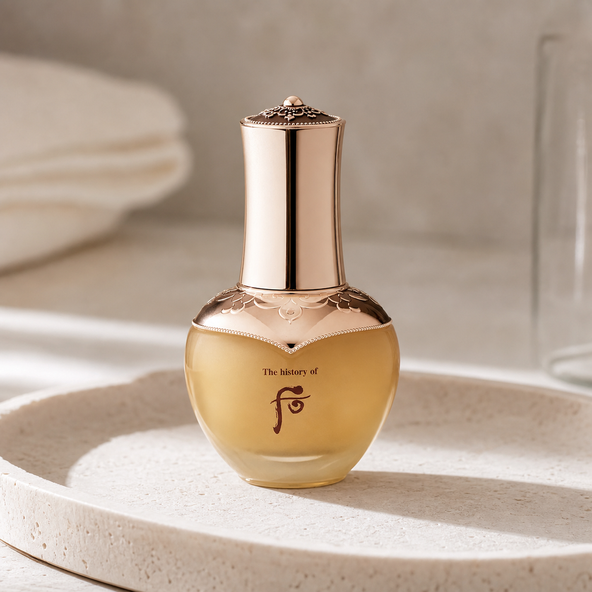 [TheHistoryOfWhoo] Cheongidan HwaHyun Gold Ampoule 40ml - Routine still life PDP image