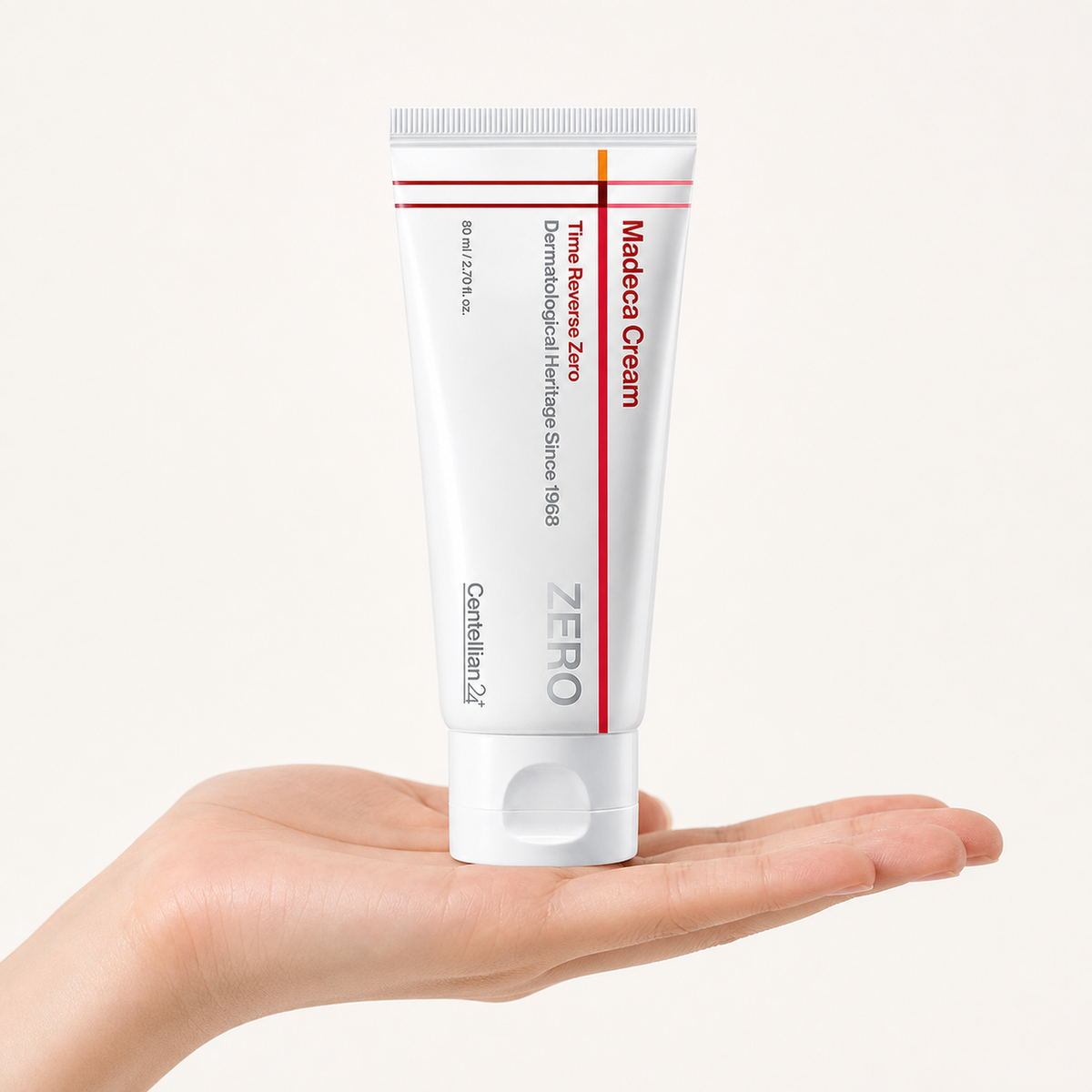 [Centellian24] Madeca Cream Time Reverse Zero 80ml_MX - Hand scale moment PDP image