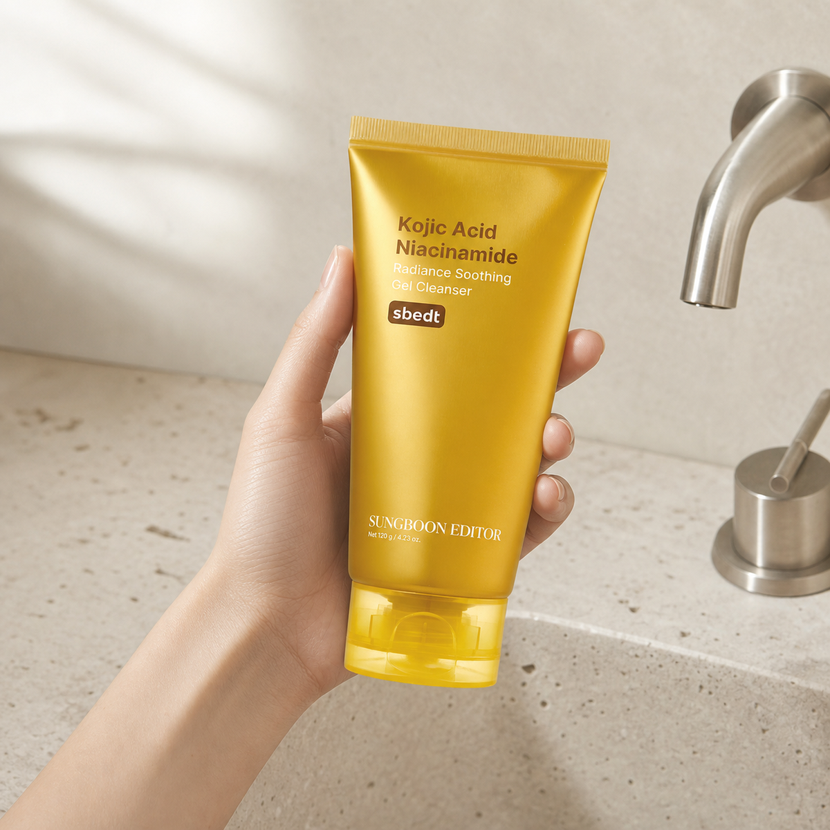 [SUNGBOON EDITOR] Kojic Acid Niacinamide Radiance Soothing Gel Cleanser 120g - Hand scale moment PDP image