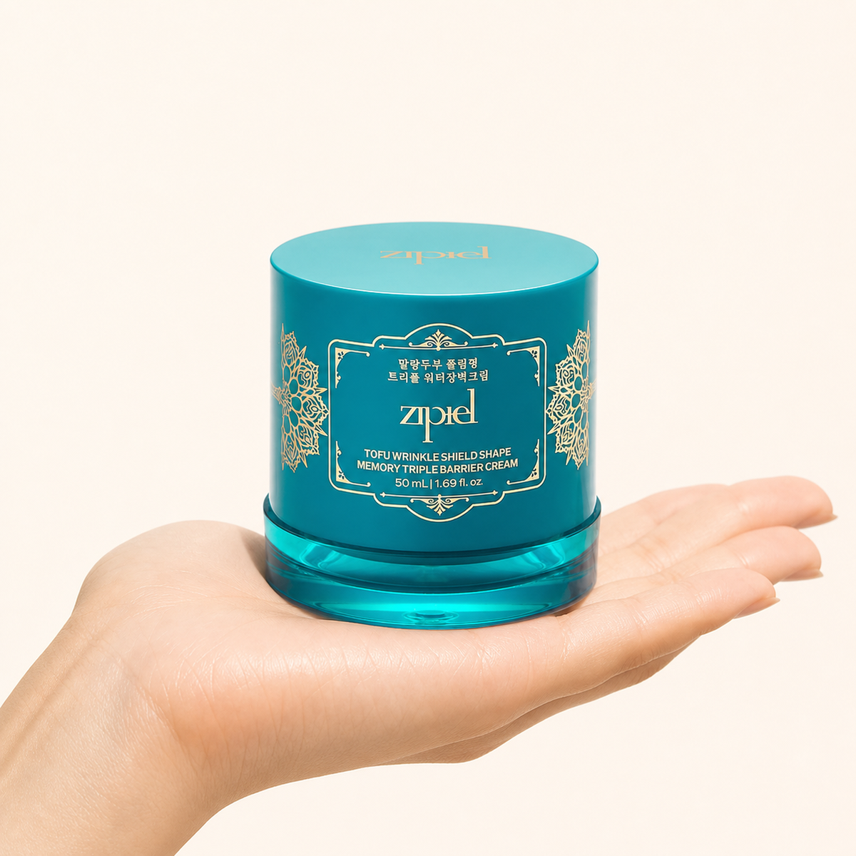 [zipiel] Tofu Wrinkle Shield Shape Memory Triple Barrier Cream 50ml - Hand scale moment PDP image