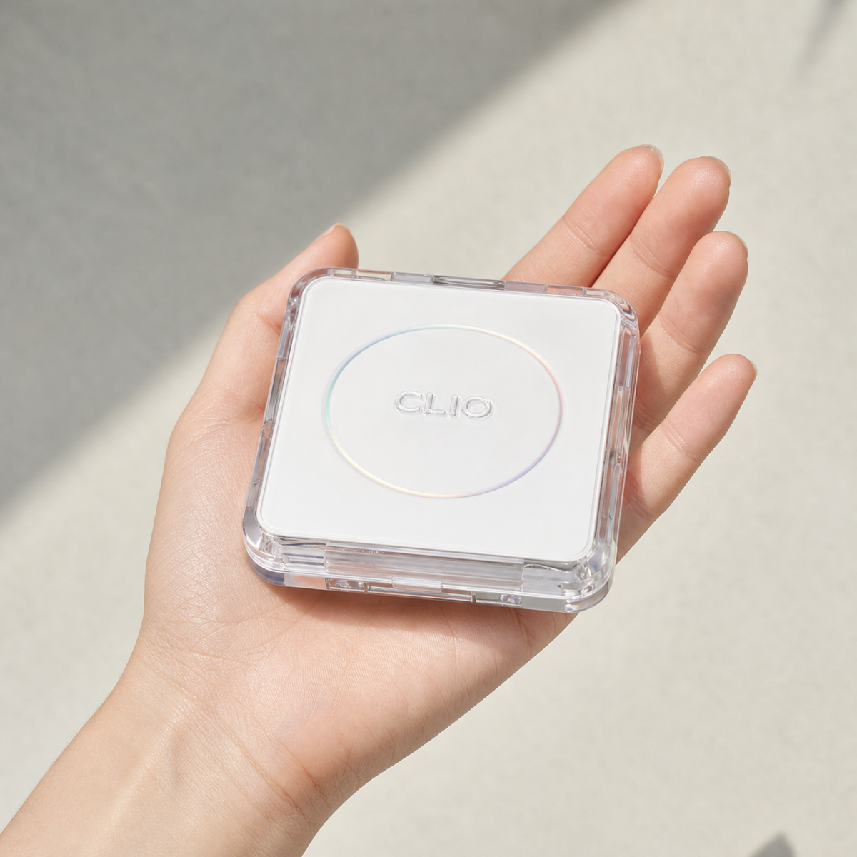 [Clio] Kill Cover Founwear Cushion The Origianl SPF 50+, PA+++ 15g*2ea  #23N Ginger - Hand scale moment PDP image