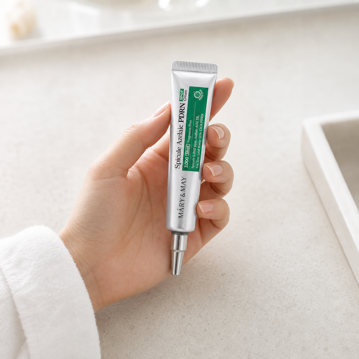 [Mary&May] Spicule Azelaic PDRN Spot Cream 15g - Hand scale moment PDP image