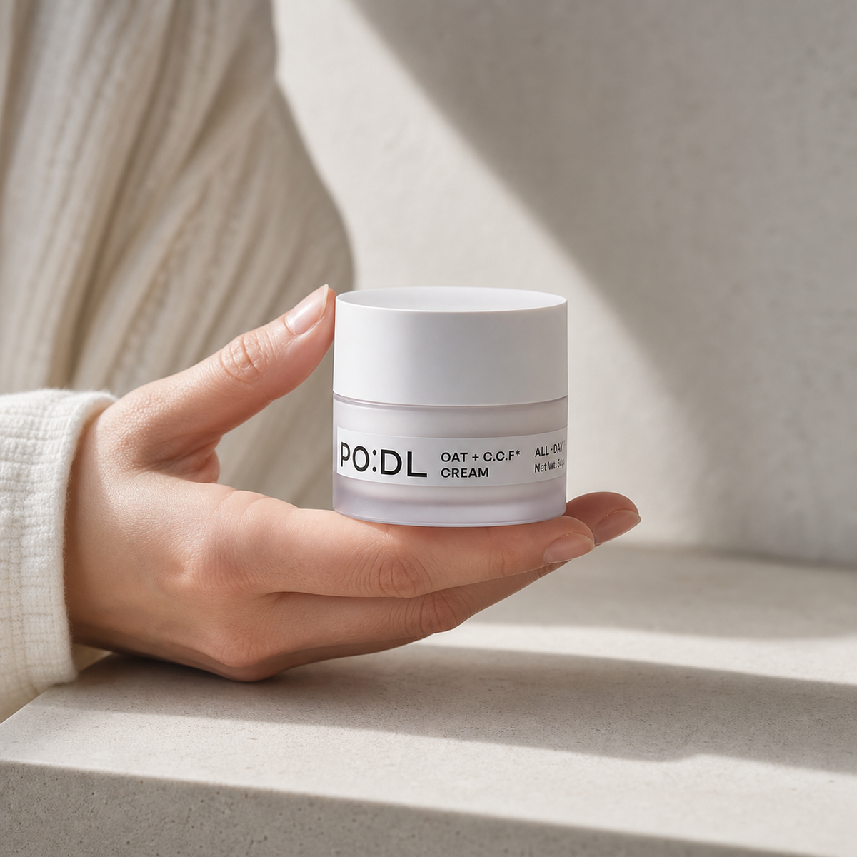 [PO:DL] Oat Ceramide All-day Velvet Cream 50g - Hand scale moment PDP image