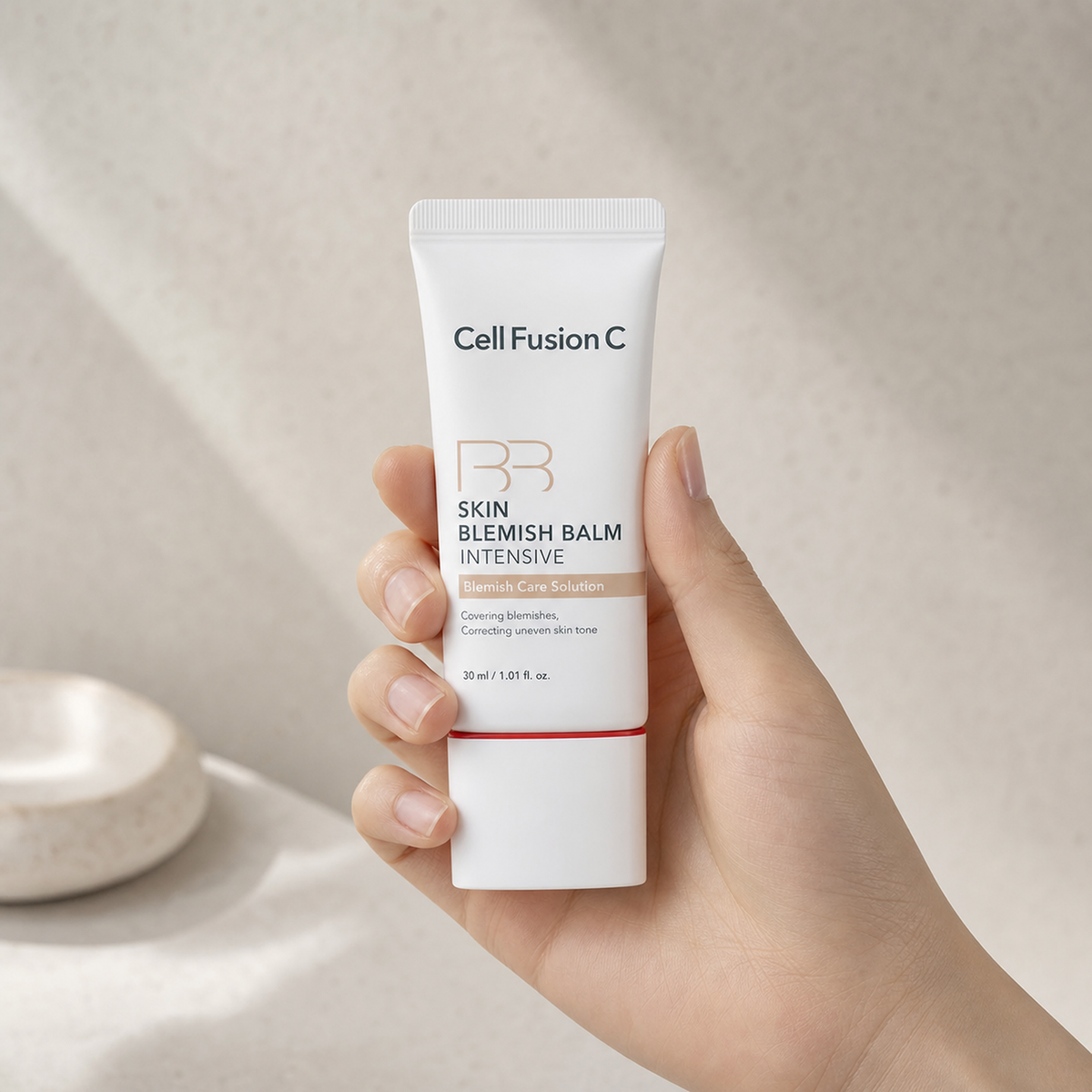 [CellFusionC] Skin Blemish Balm Intensive 30ml - Hazel_MX - Hand scale moment PDP image