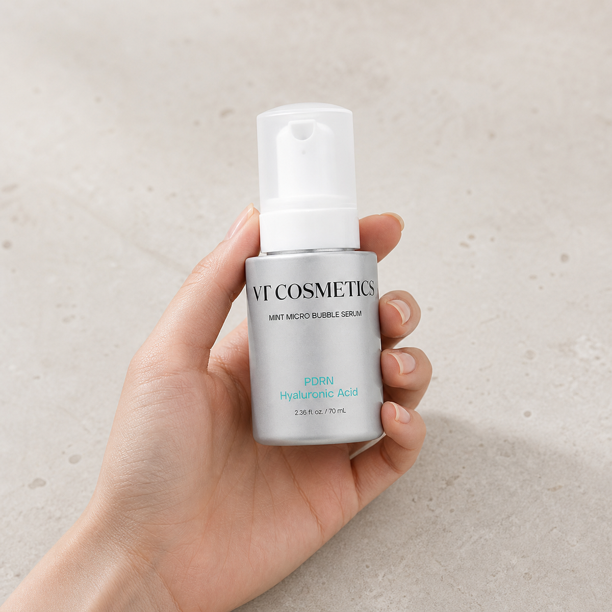 [VT Cosmetics] PDRN Hyaluronic Acid Micro Bubble Serum 70ml - Hand scale moment PDP image