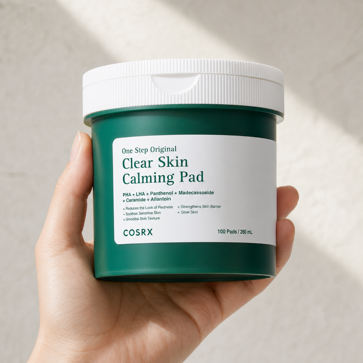 [Cosrx] One Step Original Clear Skin Calming Pad 100ea - Hand scale moment PDP image