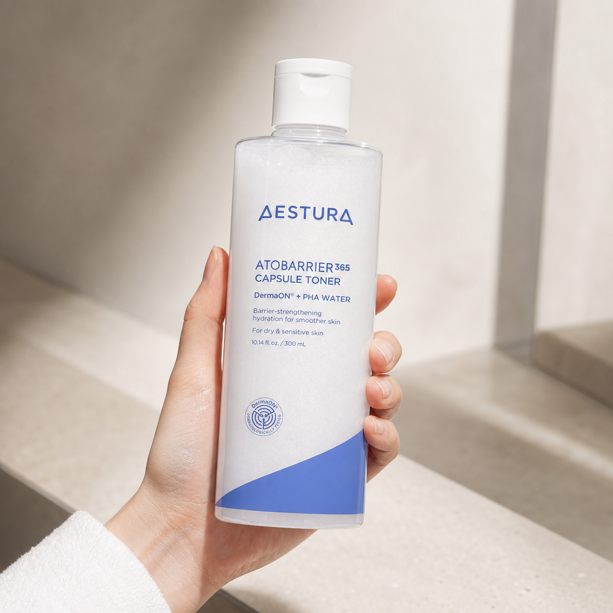 [Aestura] Atobarrier 365 Capsule Toner 300ml - Hand scale moment PDP image