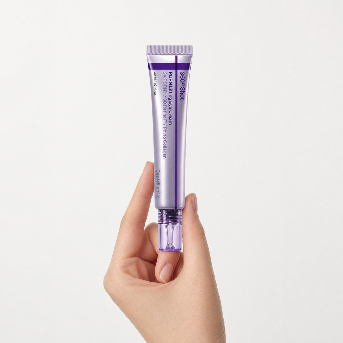 [Centellian24] 360º Shot PDRN lifting Eye cream 30ml_MX - Hand scale moment PDP image