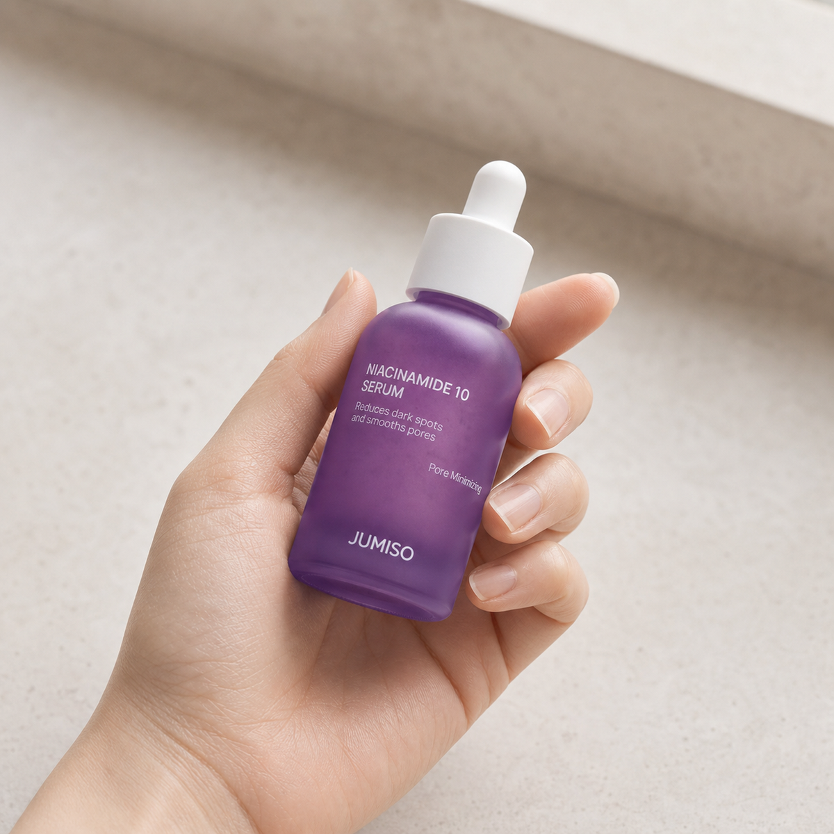 [Jumiso] Niacinamide 10% Serum 40ml - Hand scale moment PDP image