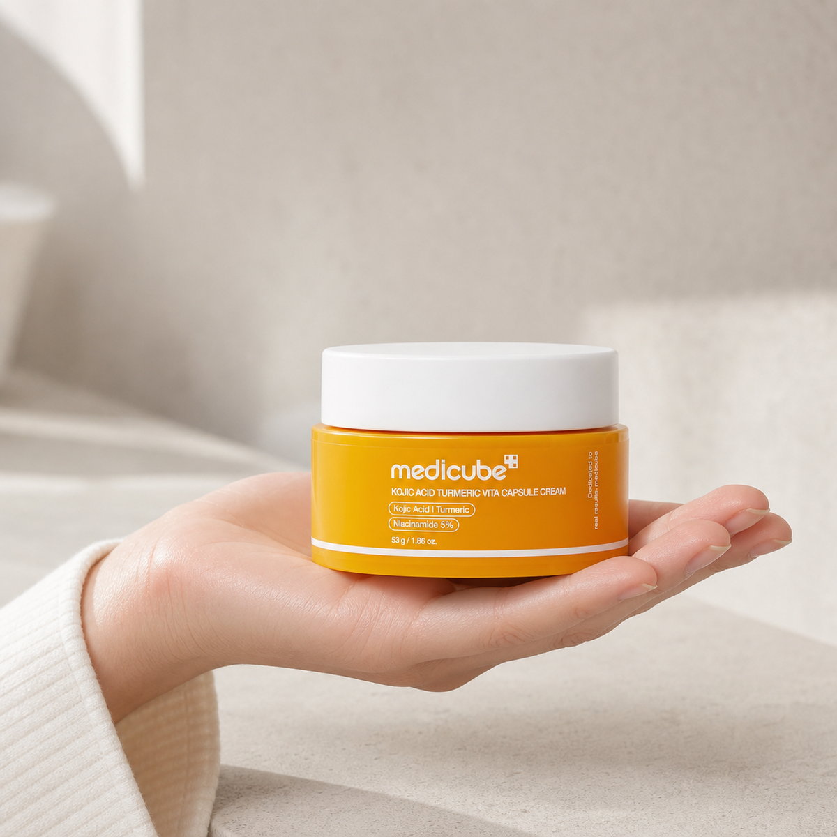 [Medicube] Kojic Acid Turmeric Vita Capsule Cream 53g - Hand scale moment PDP image