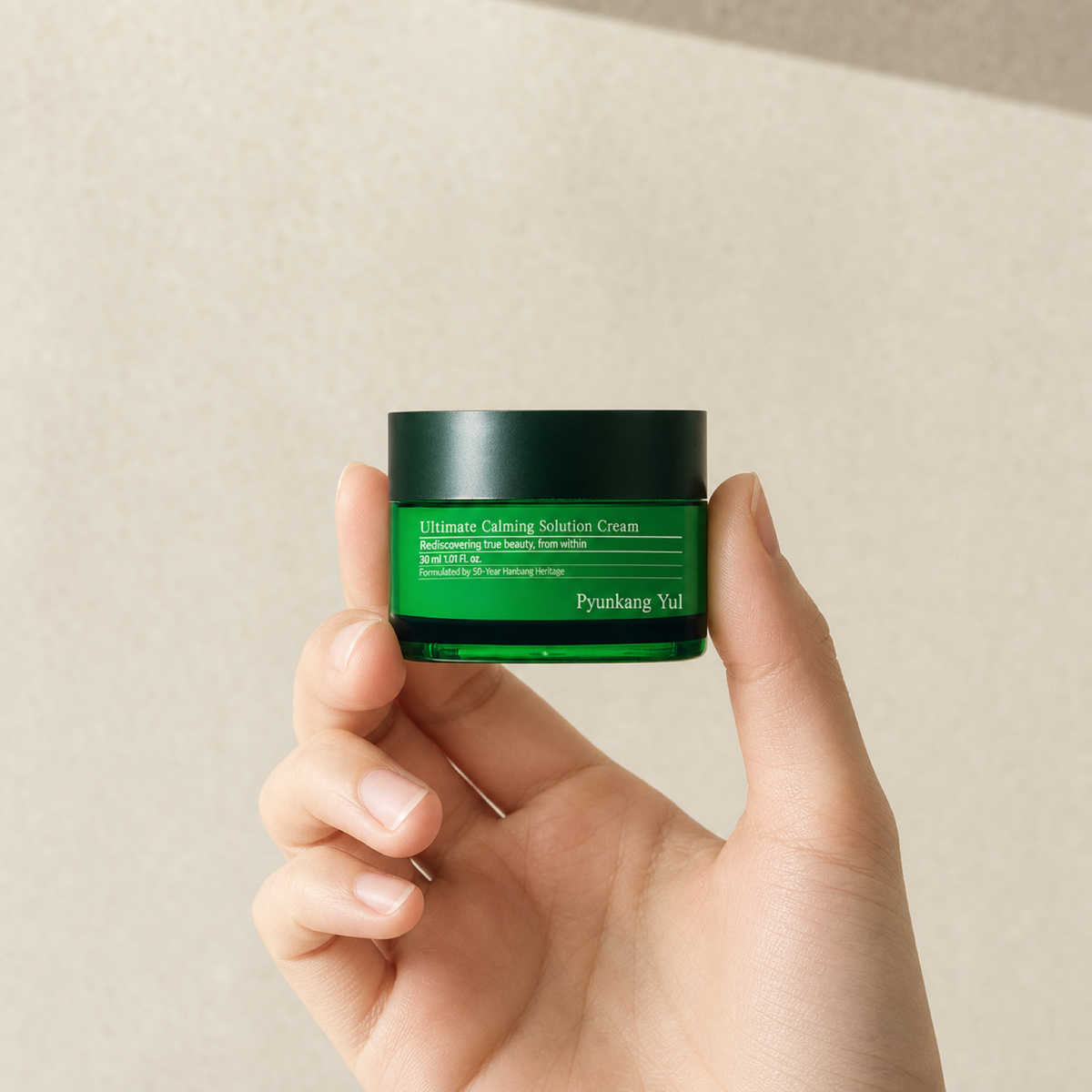 [PyunkangYul] Ultimate Calming Solution Cream 30ml - Hand scale moment PDP image