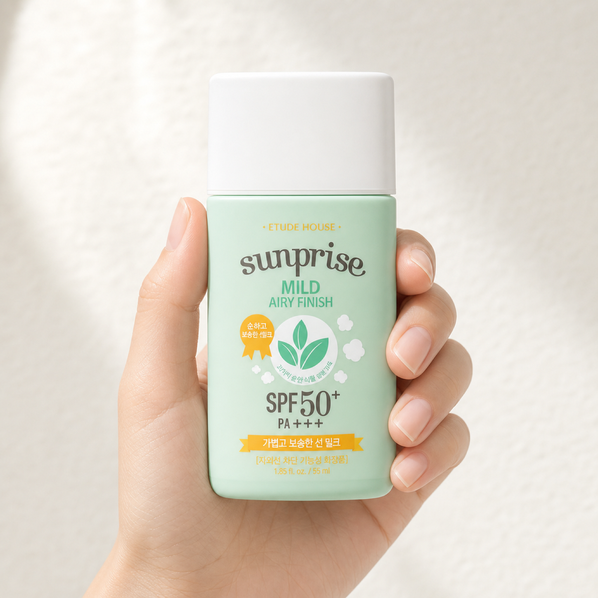 [EtudeHouse] Sunprise Mild Airy Finish Sun Milk SPF50+ / PA+++ 55ml - Hand scale moment PDP image
