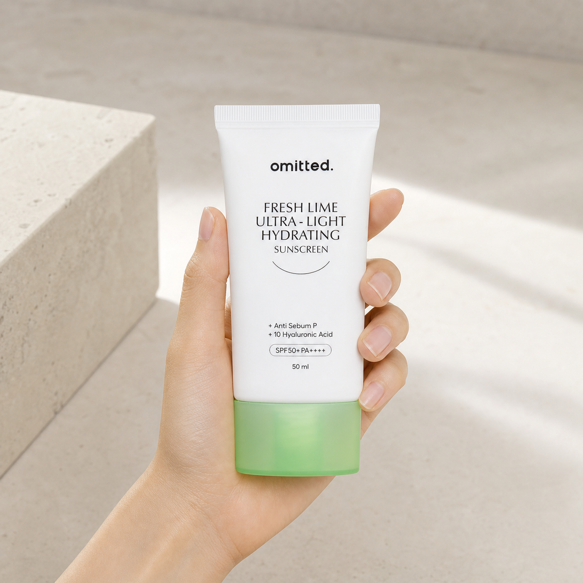 [Omitted] Fresh Lime Ultra-Light Hydrating Sunscreen 50ml - Hand scale moment PDP image