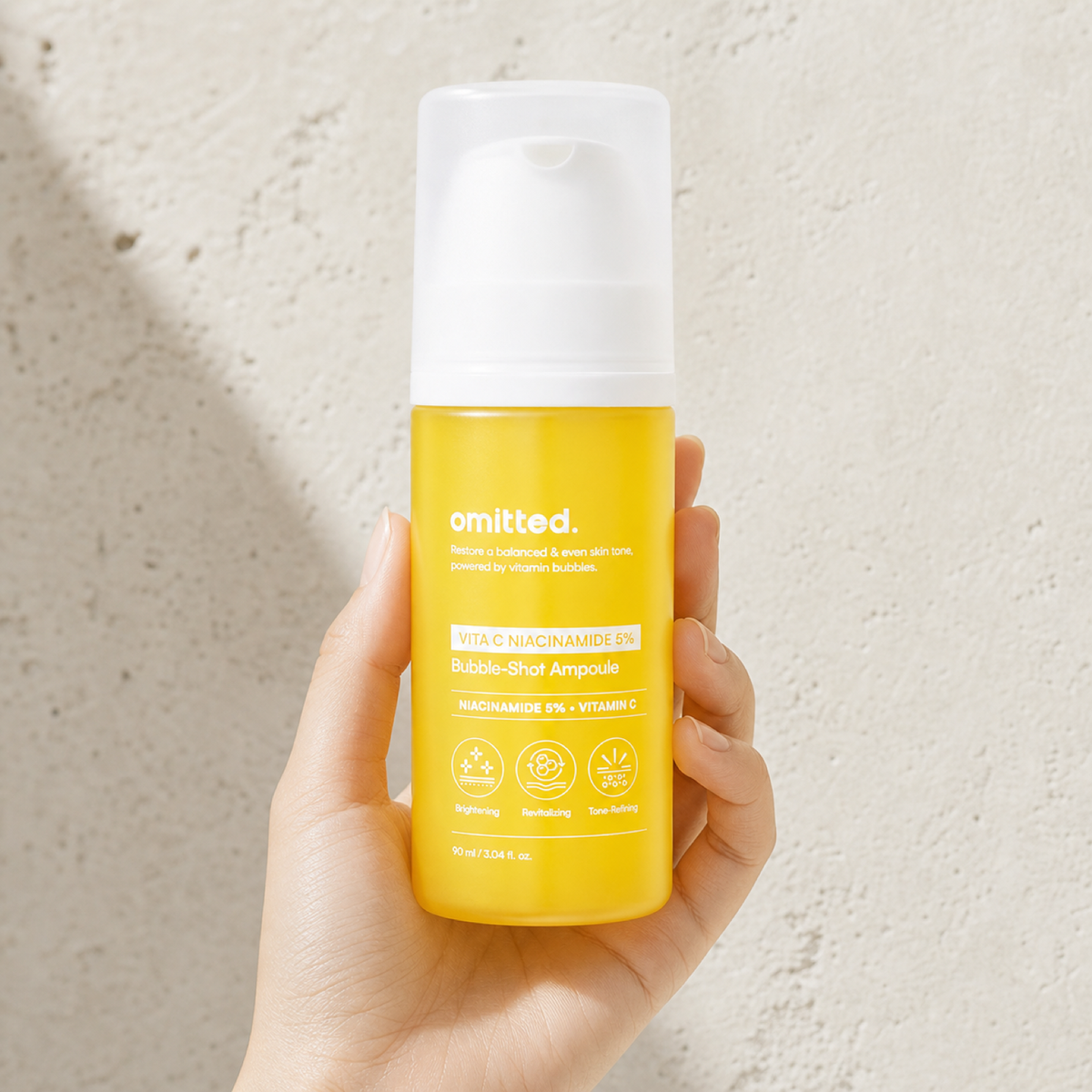 [Omitted] Vita C Niacinamide 5% Bubble-Shot Ampoule 90ml - Hand scale moment PDP image