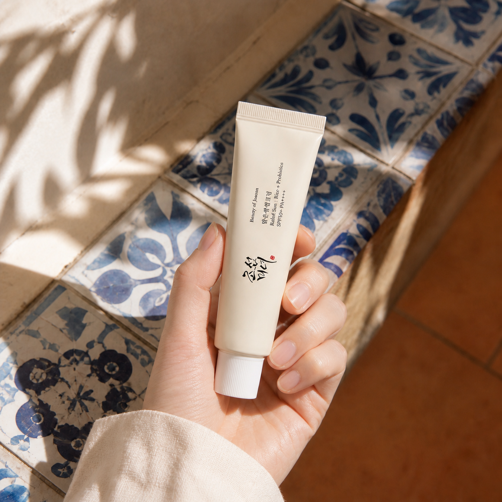[BeautyOfJoseon] Relief Sun : Rice + Probiotics 50ml - Hand scale moment PDP image