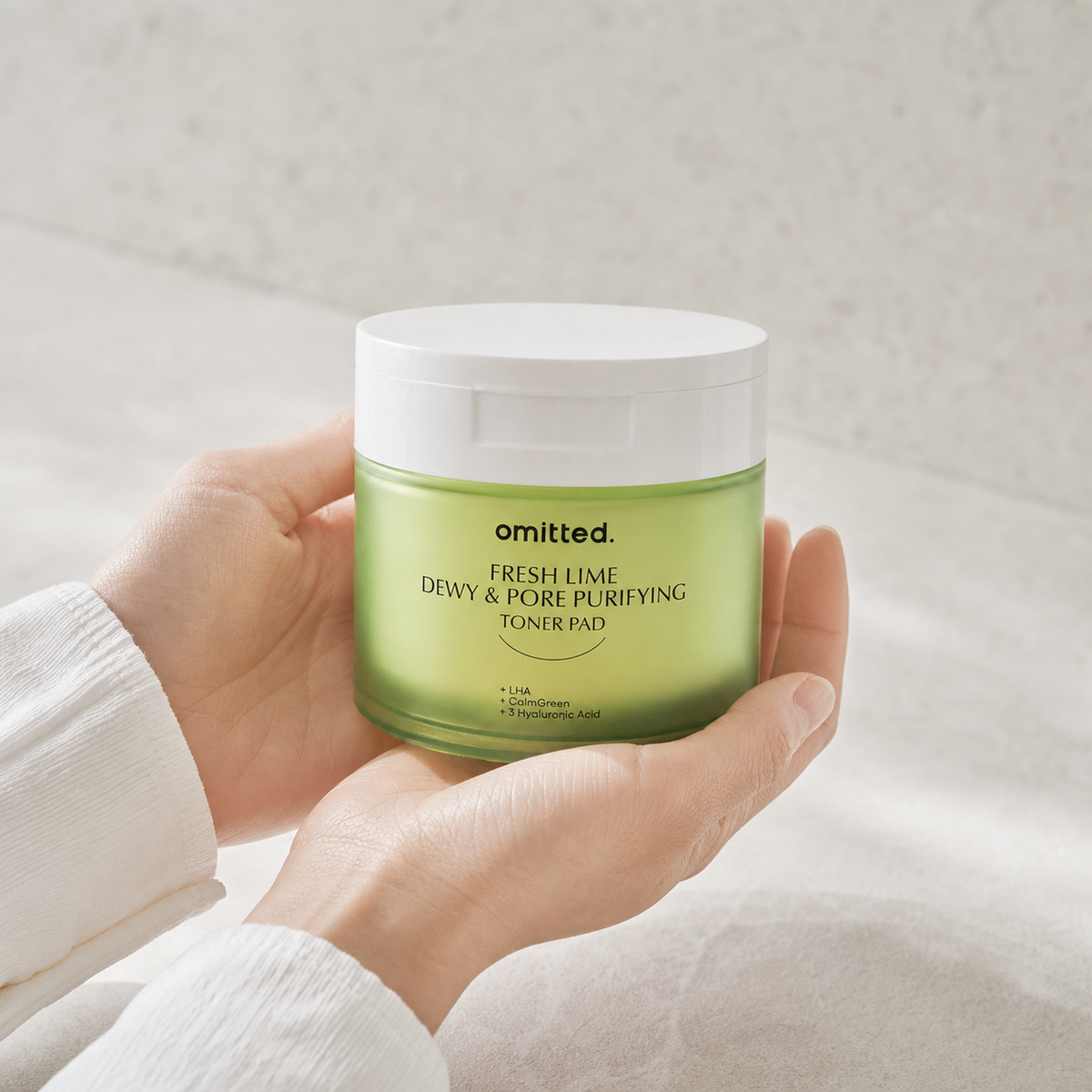 [Omitted] Fresh Lime Dewy & Pore Purifying Toner Pad 70ea(160ml) - Hand scale moment PDP image