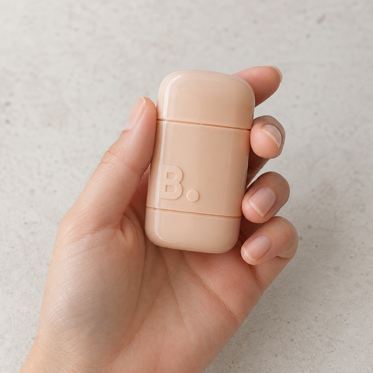 [Banilaco] Romantic Blush Lip & Cheek 3.7g - Baby Bean - Hand scale moment PDP image