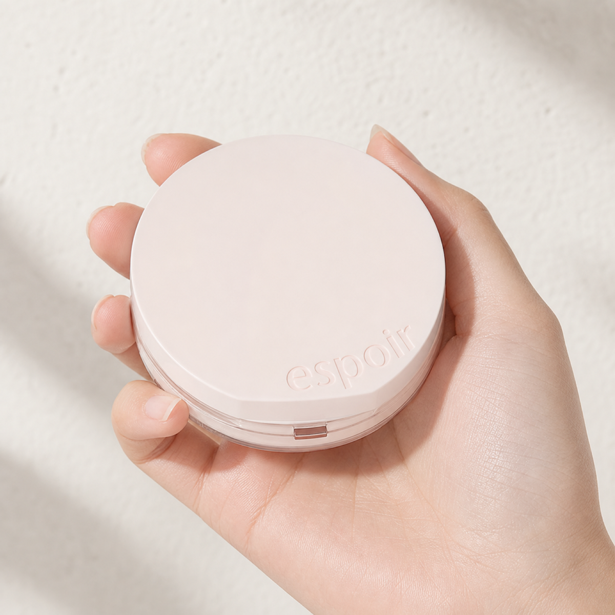 [Espoir] Be Glow Volume Cushion SPF42 PA+++ 13g*2 #20 VANILLA - Hand scale moment PDP image