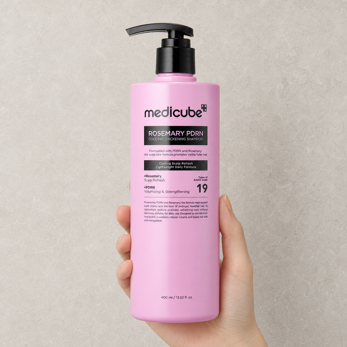 [Medicube] Rosemary PDRN Cooling Thickening Shampoo 400ml - Hand scale moment PDP image