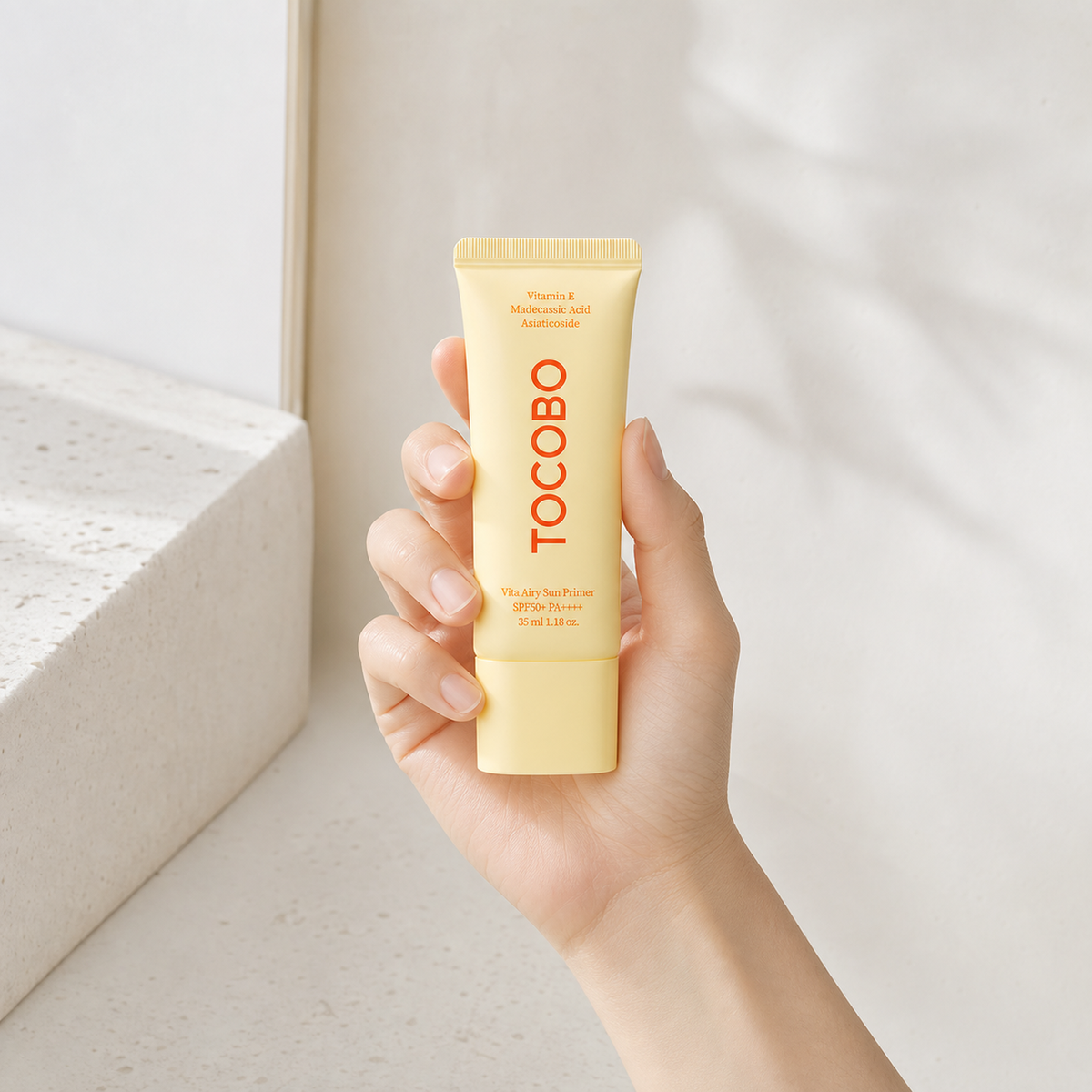 [Tocobo] Vita Airy Sun Primer 35ml - Hand scale moment PDP image