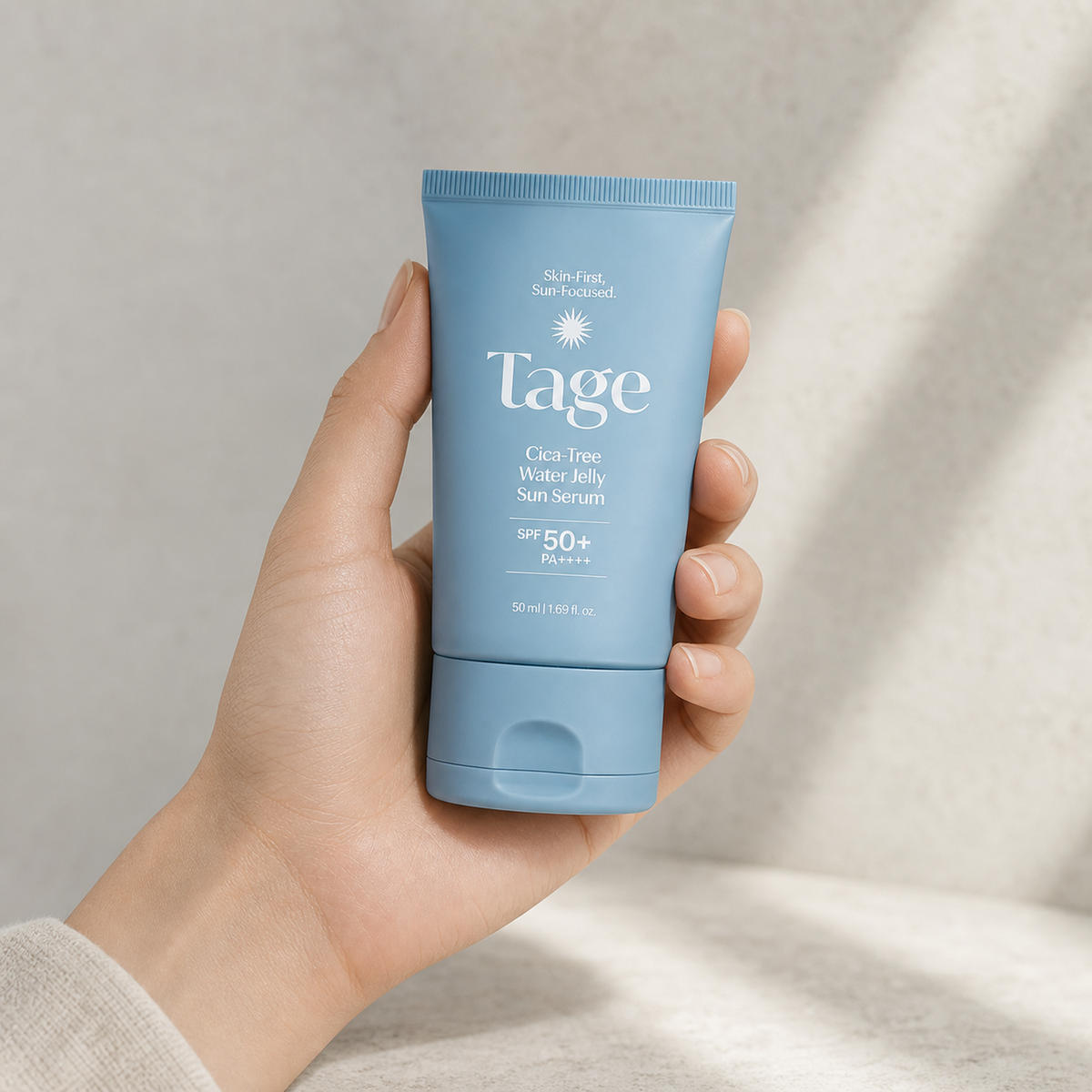 [Tage] Cica-Tree Water Jelly Sun Serum 50ml - Hand scale moment PDP image