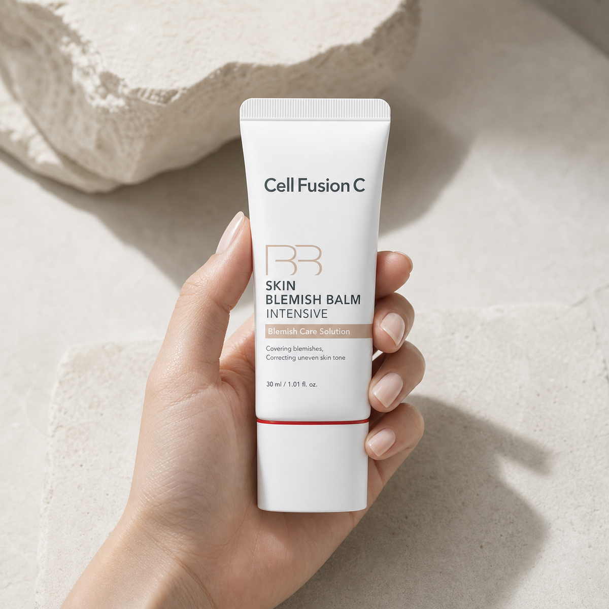 [CellFusionC] Skin Blemish Balm Intensive 30ml - Signature Beige_MX - Hand scale moment PDP image