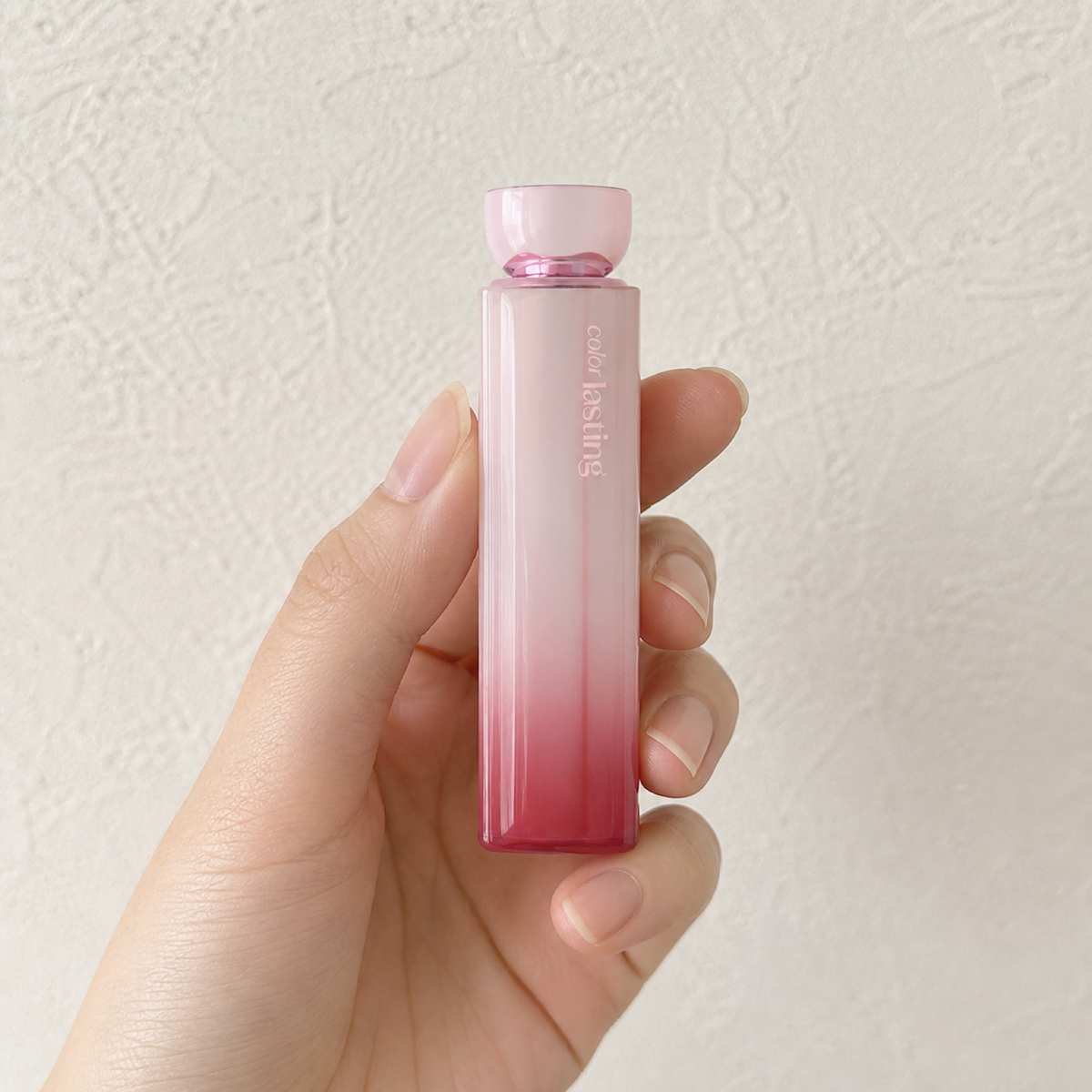 [Etudehouse] Color Lasting Glow Stick 3.2g - 06 Twilight Mauve - Hand scale moment PDP image