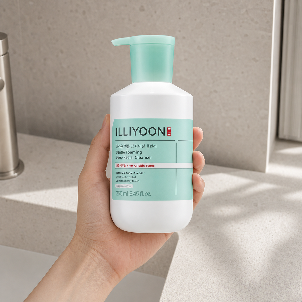 [Illiyoon] Gentle Foaming Deep Facial Cleanser 250ml - Hand scale moment PDP image