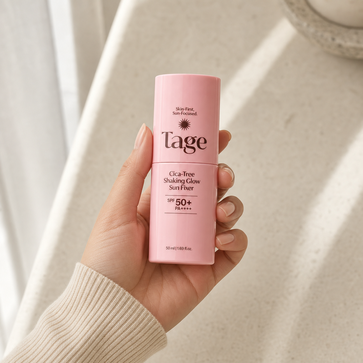 [Tage] Cica-Tree Shaking Glow Sun Fixer 50ml - Hand scale moment PDP image