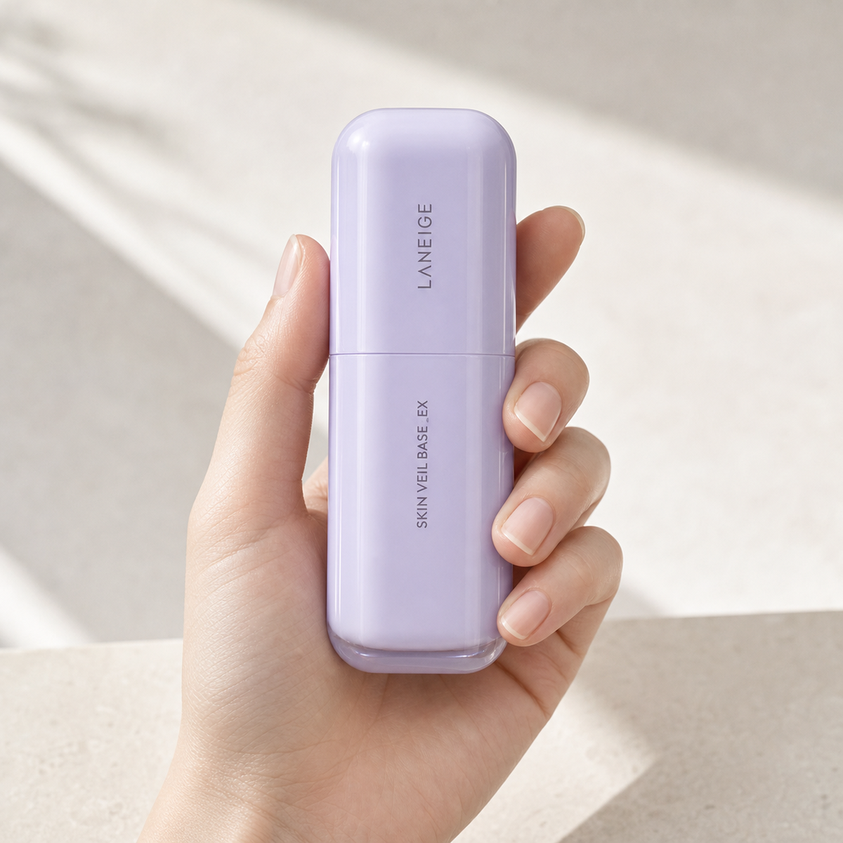 [Laneige] Skin Veil Base_EX 30ml -No.40 Pure Violet - Hand scale moment PDP image