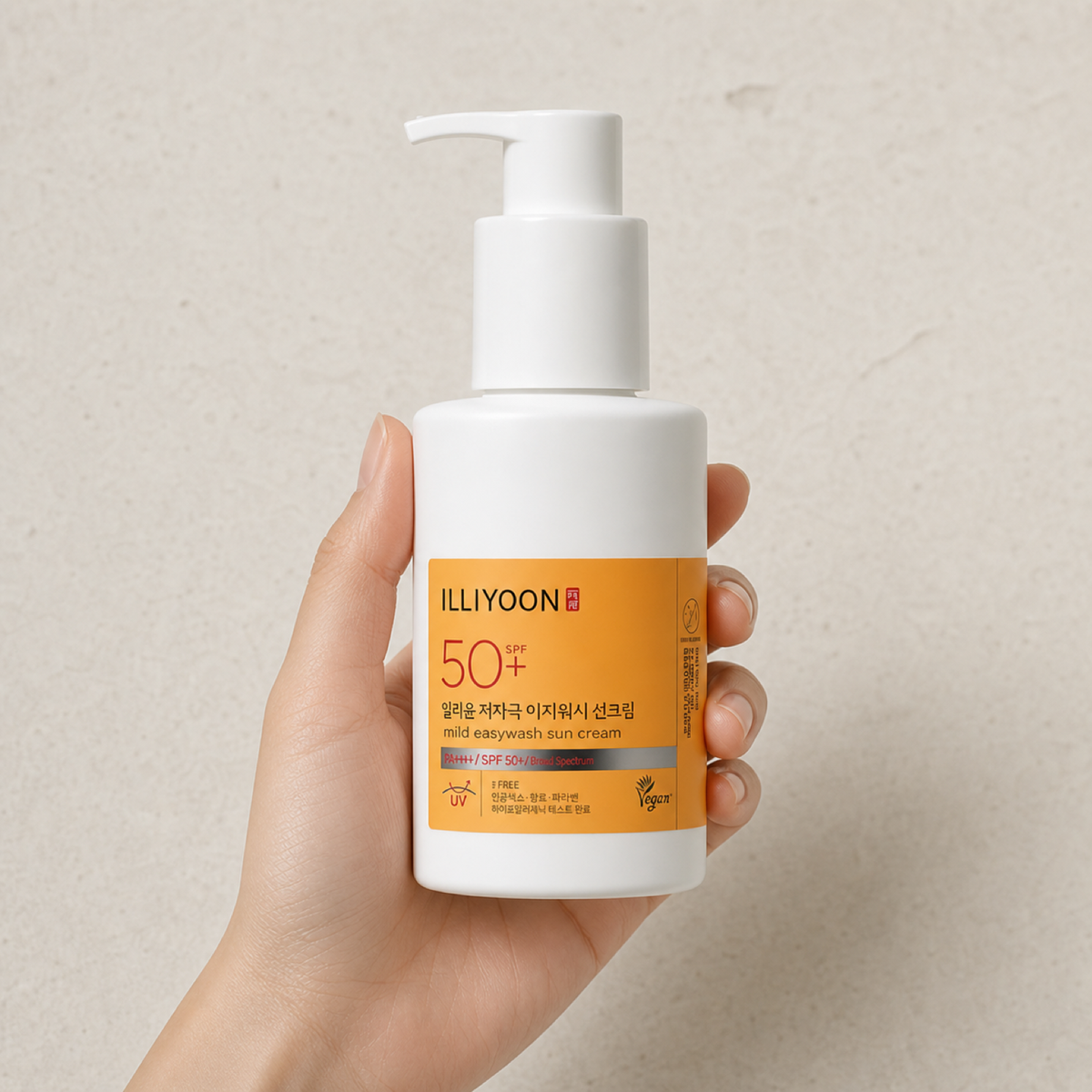 [Illiyoon] Mild Easy Wash Sun Cream 150ml - Hand scale moment PDP image