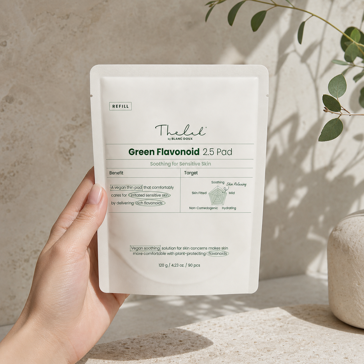 [THE LAB By BLANC DOUX] Green Flavonoid™ 2.5 Pad 120g (90p) REFILL - Hand scale moment PDP image