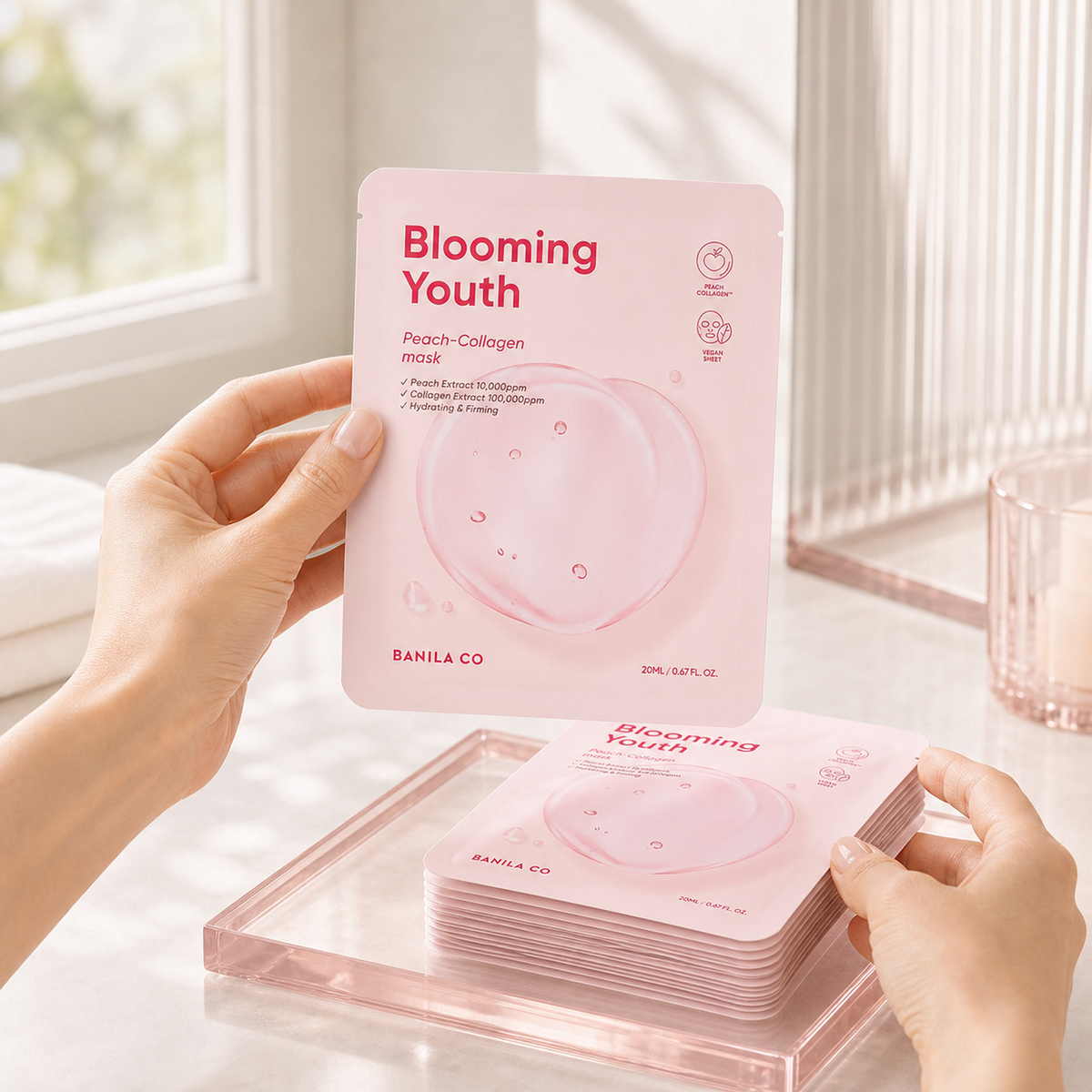 [Banilaco] Blooming Youth Peach Collagen Mask Sheet 10EA - Hand scale moment PDP image