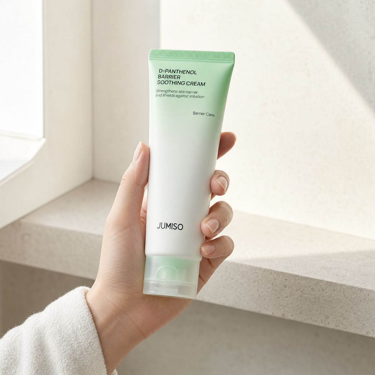 [Jumiso] D-Panthenol Barrier Soothing Cream 80ml - Hand scale moment PDP image