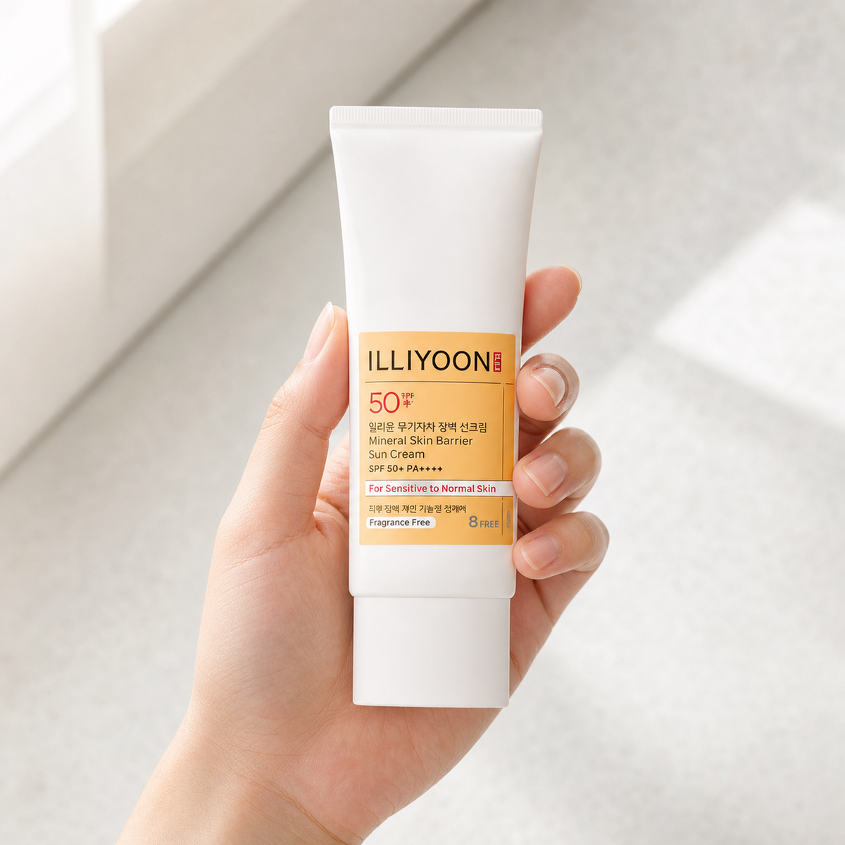 [Illiyoon] Mineral Skin Barrier Sun Cream SPF50+ PA++++ 50ml - Hand scale moment PDP image