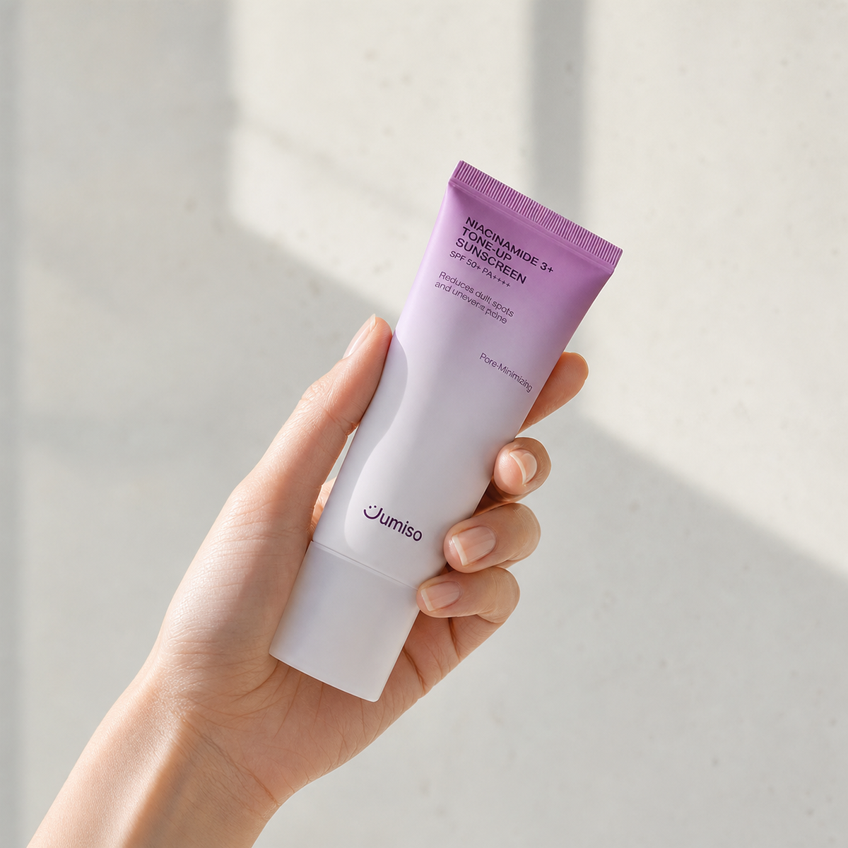 [Jumiso] Niacinamide 3+ Tone-Up Sunscreen 40ml - Hand scale moment PDP image