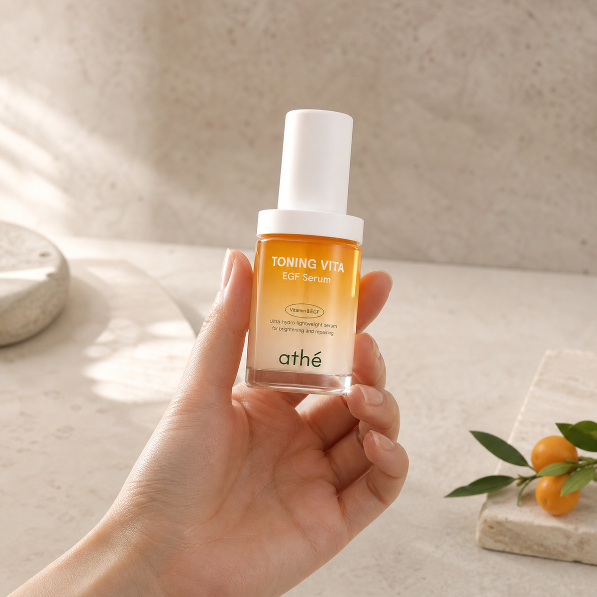 [athe] VitalC-Some™ Toning Vita EGF Serum 30ml - Hand scale moment PDP image