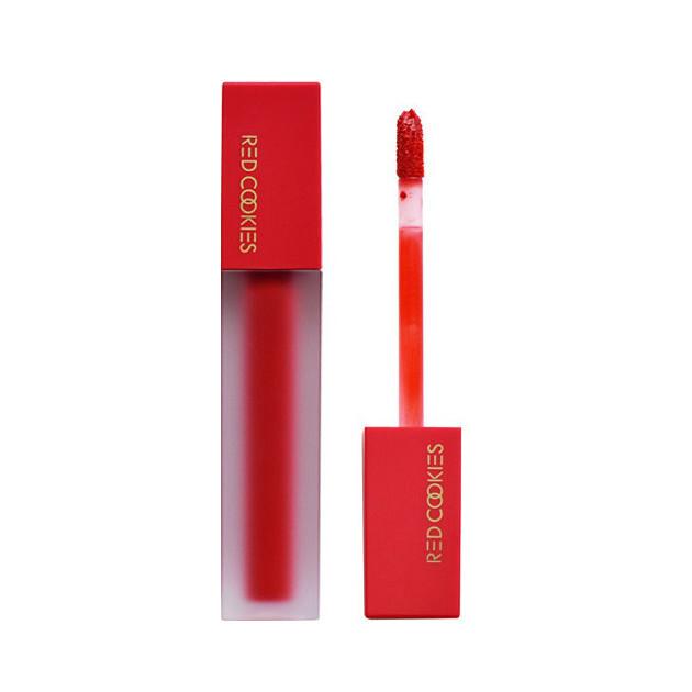 RedCookies Brownie Velvet Lip Tint 4g — lifestyle shot of model wearing coral shade