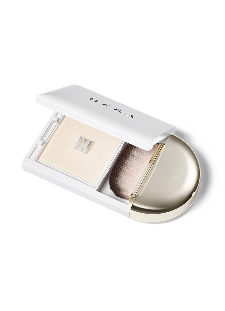 Hera Airy Powder Primer 8.5g — compact with half-moon brush on white background